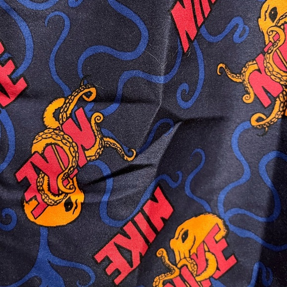 New Nike Octopus Swim Trunks Shorts Size L Kids - Picture 4 of 9